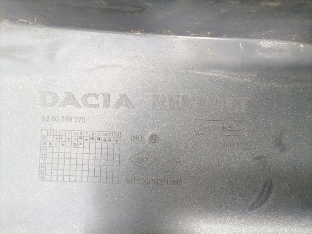 Dacia Logan MCV original Stoßstange Stossfänger vorn Silber Bj.2009